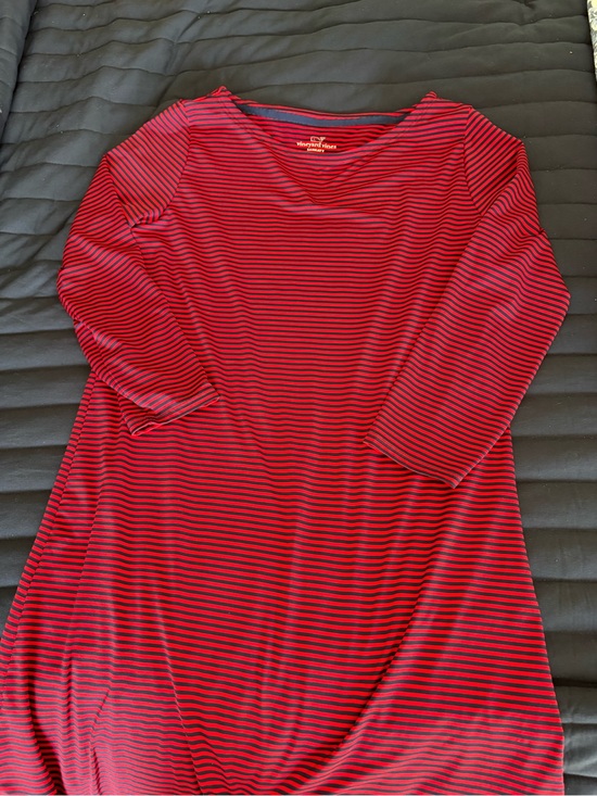 Vineyard Vines Dresses & Skirts - Vineyard Vines Red and Black Striped Long Sleeve Top. Light Weight Material